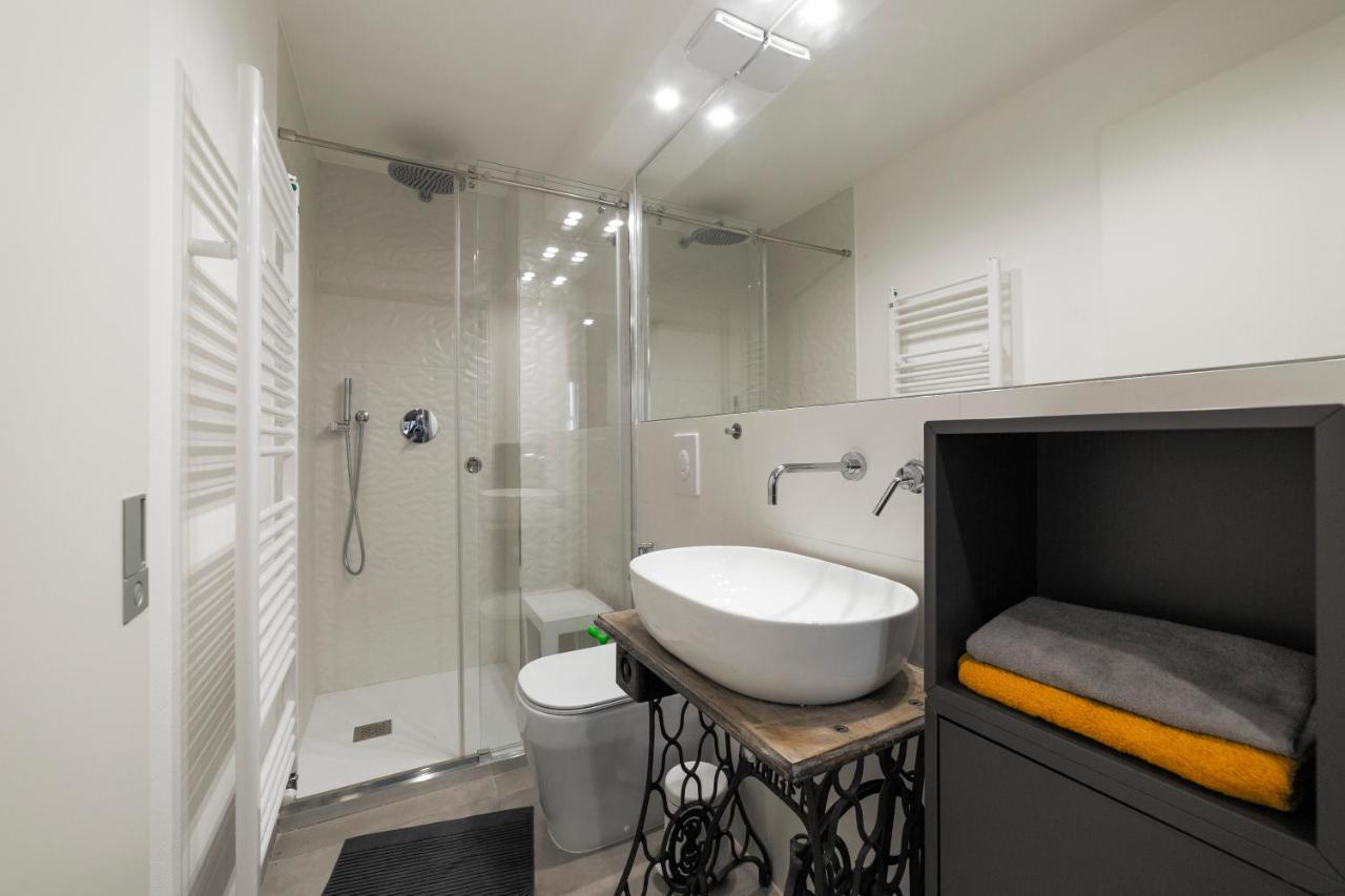 La Pampa New & Fully Refurbished Apt Apartment Милано Екстериор снимка