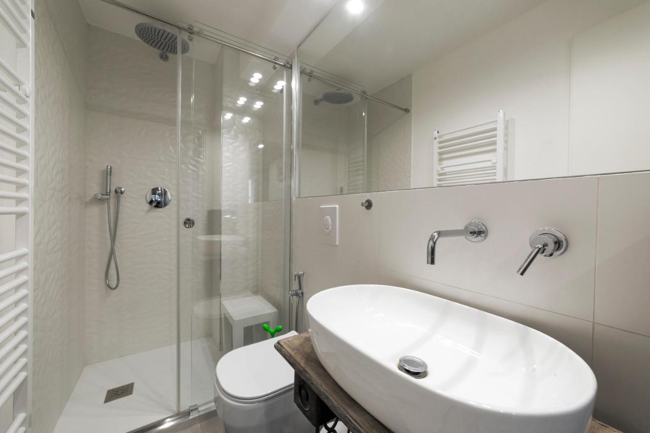 La Pampa New & Fully Refurbished Apt Apartment Милано Екстериор снимка