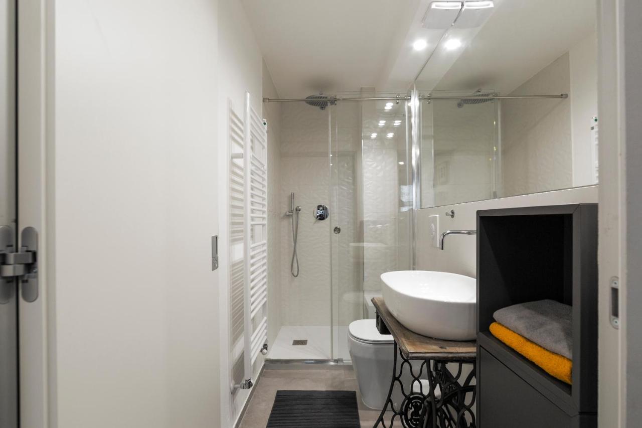 La Pampa New & Fully Refurbished Apt Apartment Милано Екстериор снимка