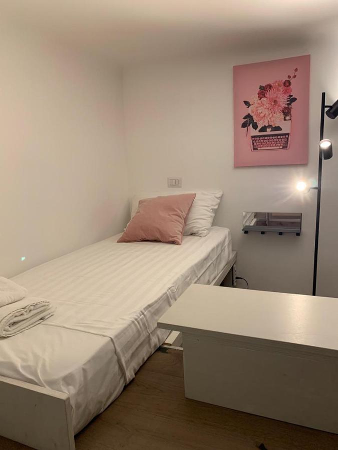 La Pampa New & Fully Refurbished Apt Apartment Милано Екстериор снимка